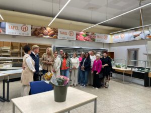 Diana Herrmann und Rainer Sindersberger mit Präsidentin Rebecca Sindersberger und Clubmitgliedern